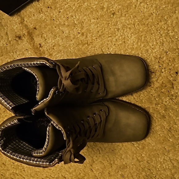 Boots - Picture 3 of 4